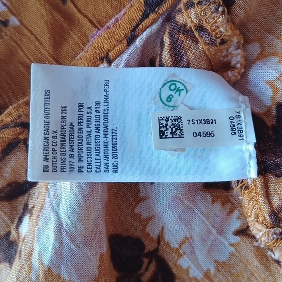 AMERICAN Eagle floral crop/ tie up top. Size small. Good used condition, no flaw - Picture 8 of 11